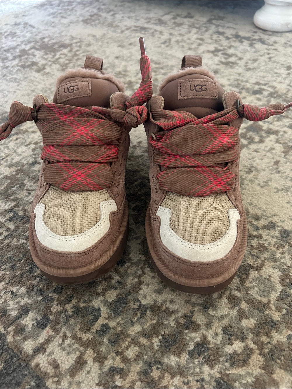 UGG Lomel Sneaker Brown & Cream Low-Top Boots with Pink-Pattern Laces